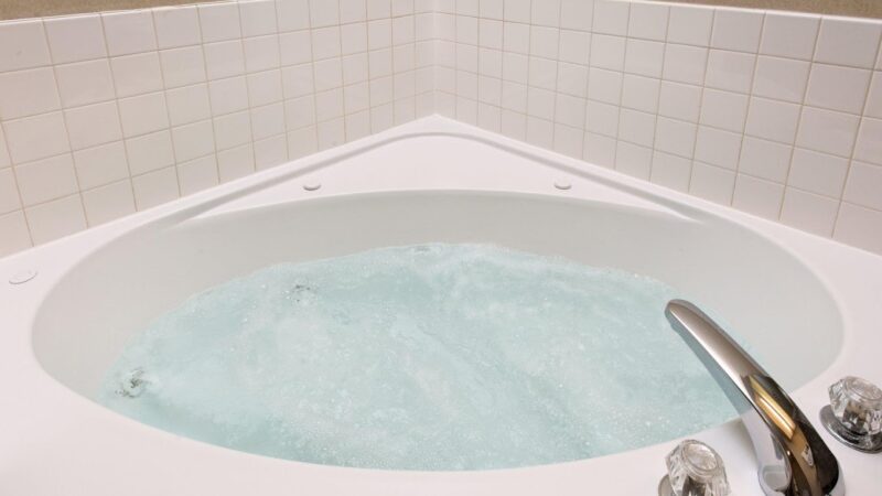 Holiday Inn Express Metropolis, room with private jacuzzi, photo 1