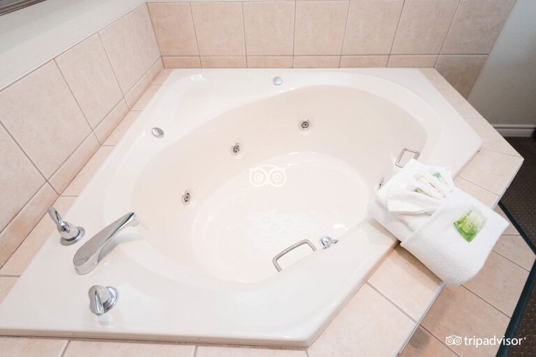 Best Western Plus 1000 Islands Hotel & Suites