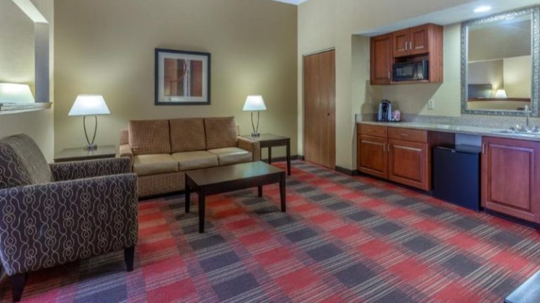 Holiday Inn Express & Suites Bowling Green, an IHG Hotel