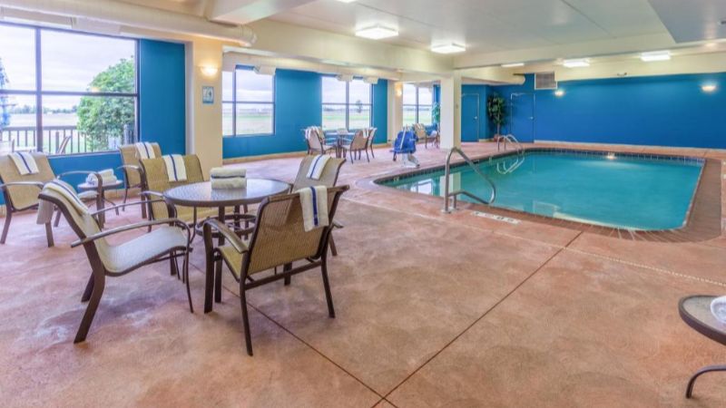 Holiday Inn Express Hotel & Suites Bowling Green, an IHG Hotel, room with private jacuzzi, photo 6