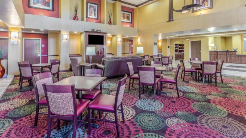 Holiday Inn Express Hotel & Suites Bowling Green, an IHG Hotel, room with private jacuzzi, photo 8