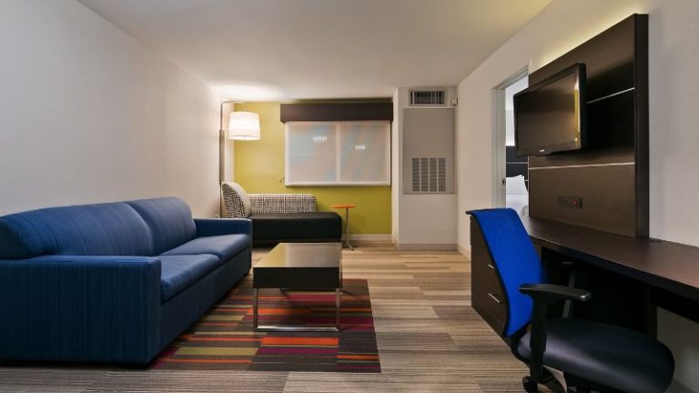 Holiday Inn Express & Suites Burlington