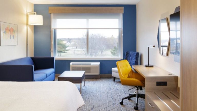 Holiday Inn Express & Suites Dyersburg, an IHG Hotel