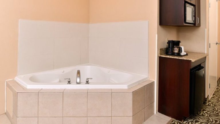 Holiday Inn Express & Suites Fresno (River Park) Hwy 41, an IHG Hotel