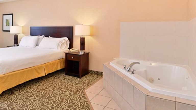 Holiday Inn Express & Suites Fresno (River Park) Hwy 41, an IHG Hotel
