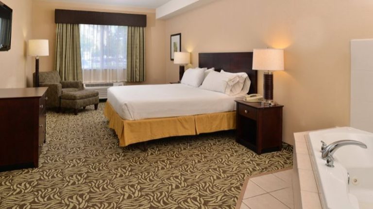 Holiday Inn Express & Suites Fresno (River Park) Hwy 41, an IHG Hotel