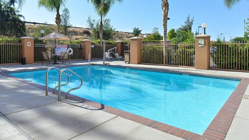 Holiday Inn Express & Suites Fresno (River Park) Hwy 41, an IHG Hotel, room with private jacuzzi, photo 7