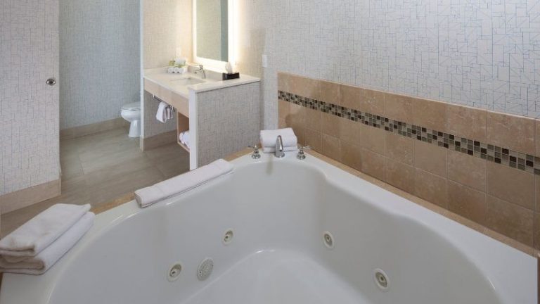 Holiday Inn Express & Suites Monroe, an IHG Hotel