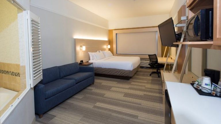 Holiday Inn Express & Suites Monroe, an IHG Hotel