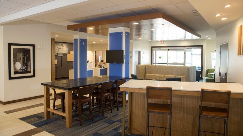 Holiday Inn Express & Suites Monroe, an IHG Hotel, room with private jacuzzi, photo 8