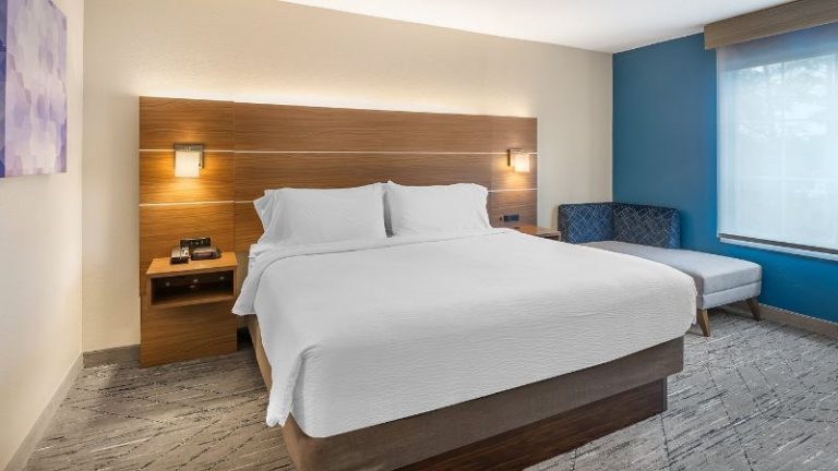 Holiday Inn Express & Suites Petersburg-Fort Lee, an IHG Hotel