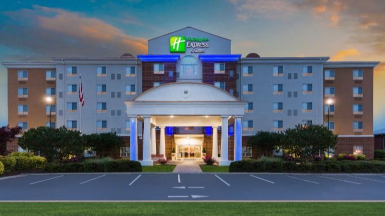 Holiday Inn Express & Suites Petersburg-Fort Lee, an IHG Hotel