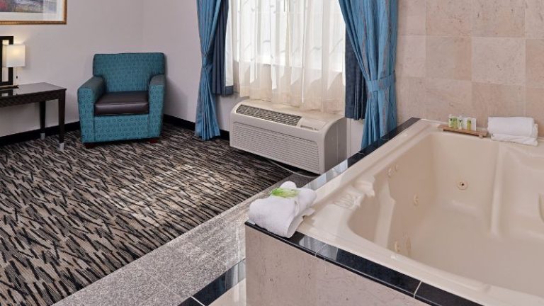 Holiday Inn Express & Suites Tacoma South – Lakewood, an IHG Hotel