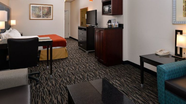 Holiday Inn Express & Suites Tacoma South – Lakewood, an IHG Hotel