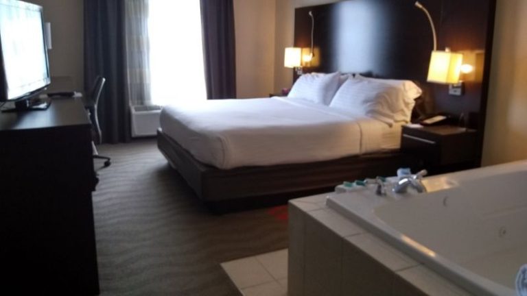 Holiday Inn Express & Suites Waterford