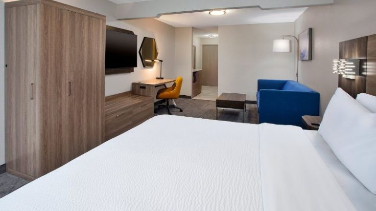 Holiday Inn Express & Suites Wauseon, an IHG Hotel