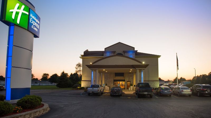 Holiday Inn Express & Suites Wauseon, an IHG Hotel, room with private jacuzzi, photo 5