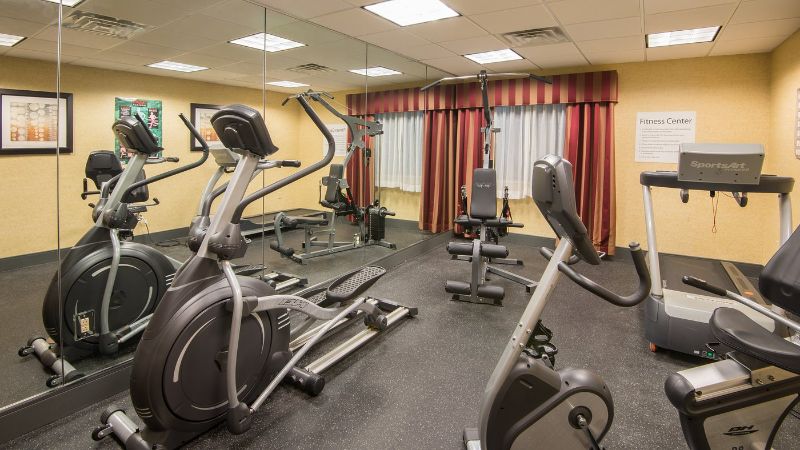 Holiday Inn Express & Suites Wauseon, an IHG Hotel, room with private jacuzzi, photo 7
