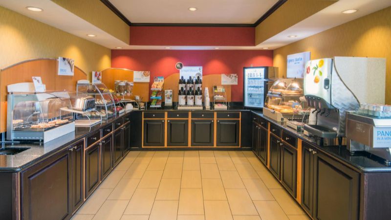 Holiday Inn Express & Suites Wauseon, an IHG Hotel, room with private jacuzzi, photo 8