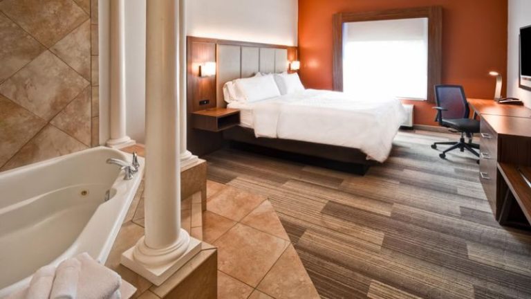 Holiday Inn Express & Suites Schererville