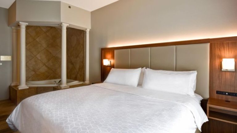 Holiday Inn Express & Suites Schererville