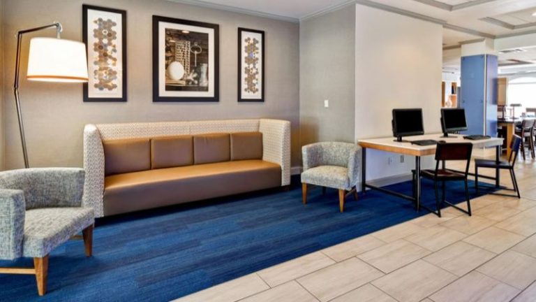 Holiday Inn Express & Suites Schererville