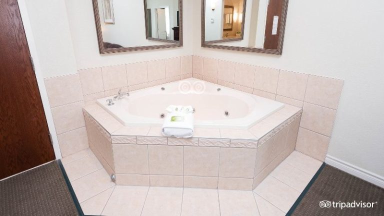 Best Western Plus 1000 Islands Hotel & Suites