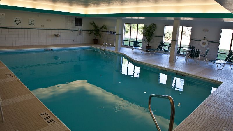 Holiday Inn Express & Suites Lansing-Dimondale, room with private jacuzzi, photo 6