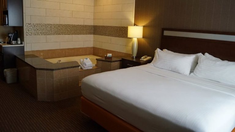 Holiday Inn Express & Suites Watertown-Thousand Islands