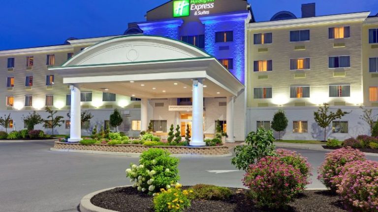 Holiday Inn Express & Suites Watertown-Thousand Islands