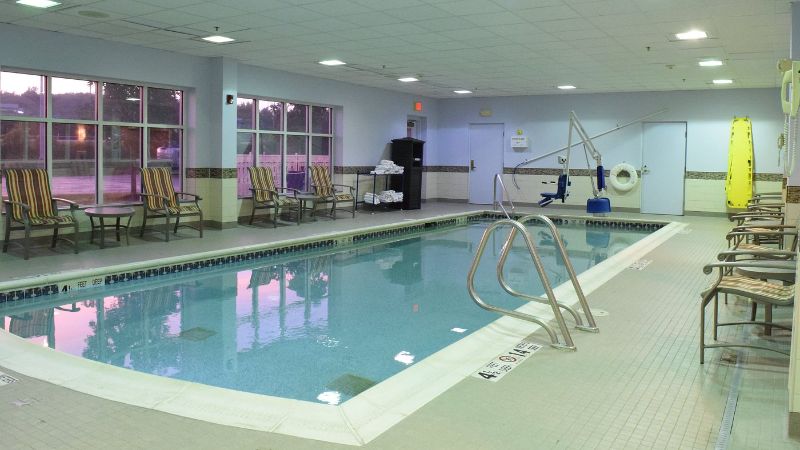 Holiday Inn Express & Suites Watertown-Thousand Islands, room with private jacuzzi, photo 4