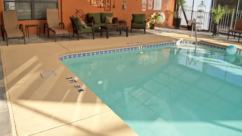 Holiday Inn Express & Suites Sanford, an IHG Hotel, room with private jacuzzi, photo 6