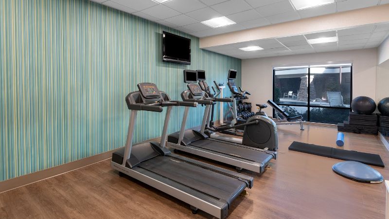 Holiday Inn Express & Suites St. George North – Zion, room with private jacuzzi, photo 6