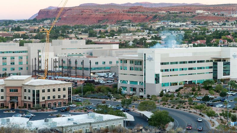 Holiday Inn Express & Suites St. George North – Zion, room with private jacuzzi, photo 7