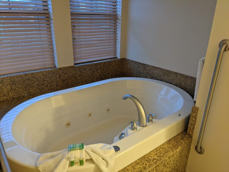 Holiday Inn Pewaukee-Milwaukee West