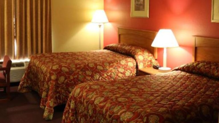 Hometown Inn & Suites