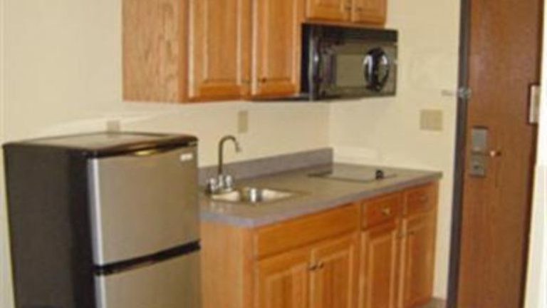 Hometown Inn & Suites
