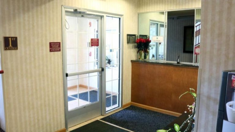 Hometown Inn & Suites