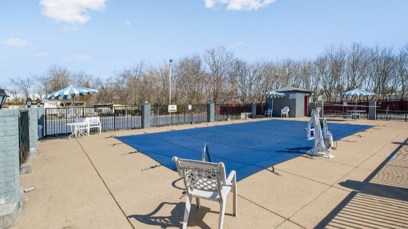 Hotel O Columbia Downtown near I-65, room with private jacuzzi, photo 6