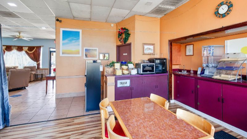 Hotel O Columbia Downtown near I-65, room with private jacuzzi, photo 7