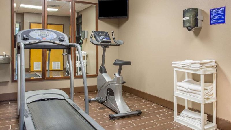 Howard Johnson By Wyndham Ocala Fl I-75, room with private jacuzzi, photo 4