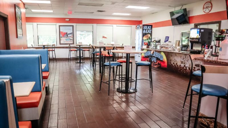Howard Johnson By Wyndham Ocala Fl I-75, room with private jacuzzi, photo 6