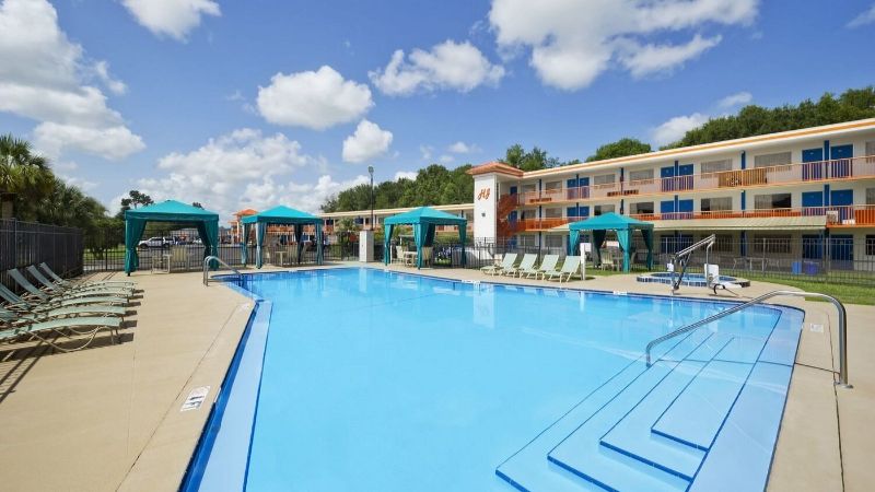Howard Johnson By Wyndham Ocala Fl I-75, room with private jacuzzi, photo 7