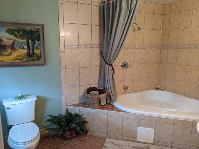 Lizard Creek Inn