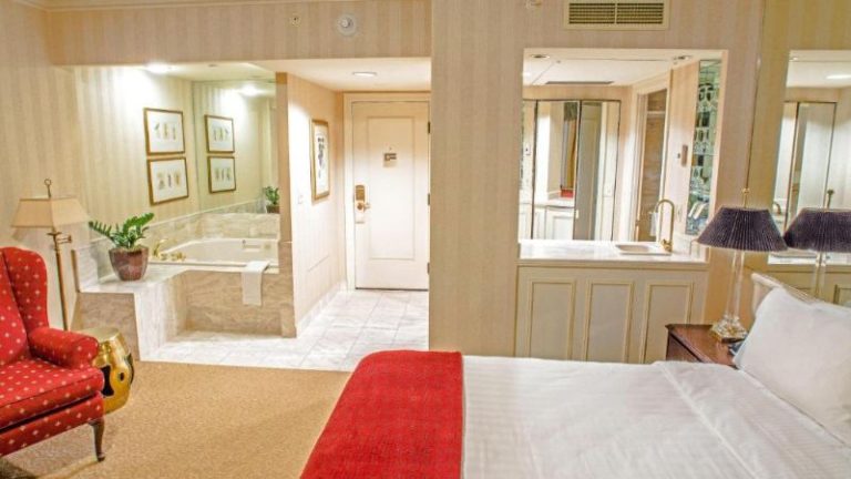 Mayflower Park Hotel