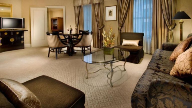 Mayflower Park Hotel