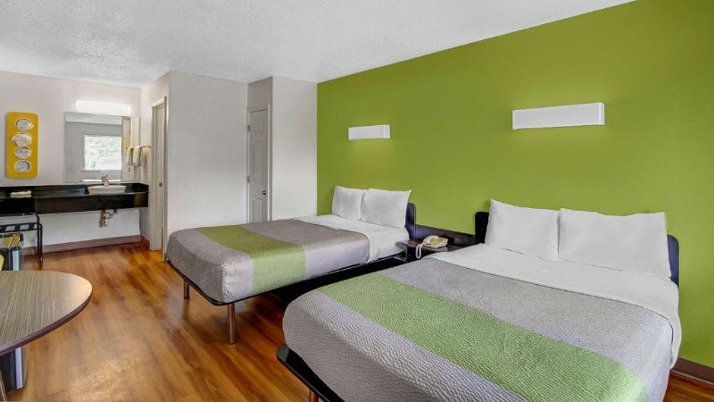 Motel 6 Charles Town, room with private jacuzzi, photo 2