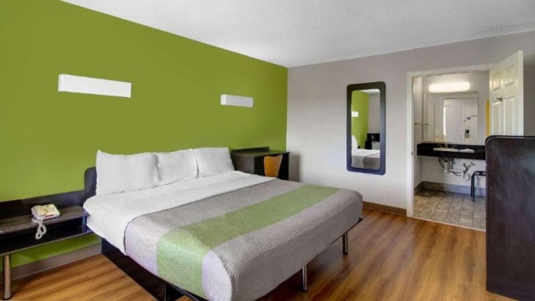 Motel 6 Charles Town