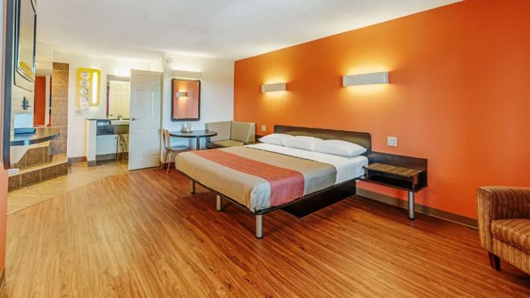 Motel 6 Martinsburg