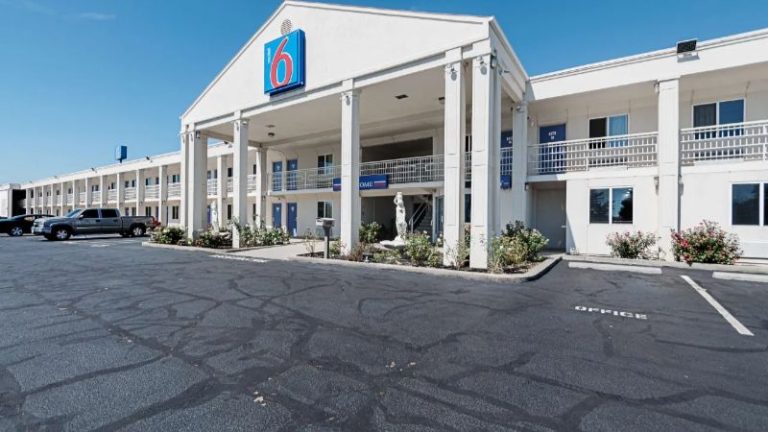Motel 6 Martinsburg